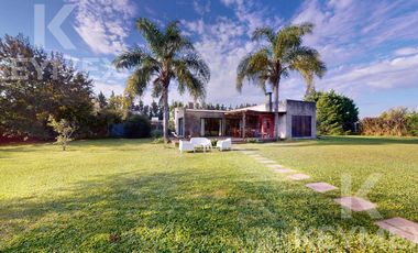Casa, Parque, Quincho y Pileta en Venta