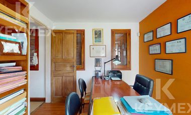 Casa, Parque, Quincho y Pileta en Venta