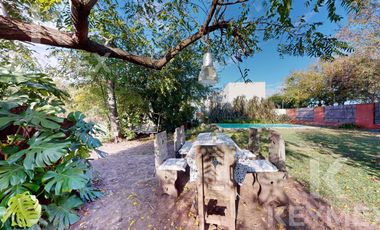 Casa, Parque, Quincho y Pileta en Venta