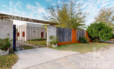 Casa, Parque, Quincho y Pileta en Venta