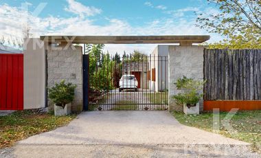 Casa, Parque, Quincho y Pileta en Venta