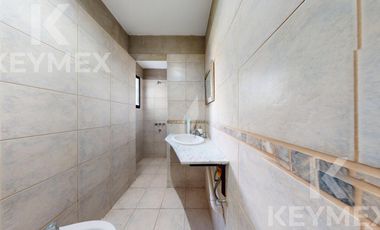 Casa, Parque, Quincho y Pileta en Venta