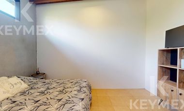 Casa, Parque, Quincho y Pileta en Venta