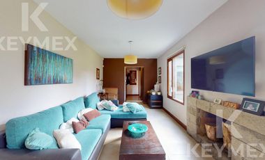 Casa, Parque, Quincho y Pileta en Venta