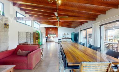 Casa, Parque, Quincho y Pileta en Venta