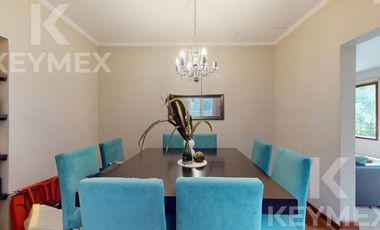 Casa, Parque, Quincho y Pileta en Venta