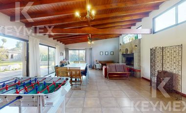 Casa, Parque, Quincho y Pileta en Venta