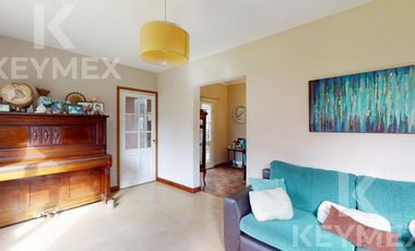 Casa, Parque, Quincho y Pileta en Venta