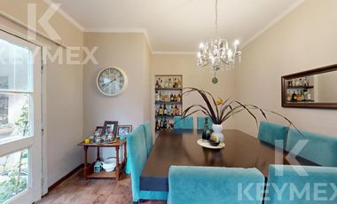Casa, Parque, Quincho y Pileta en Venta