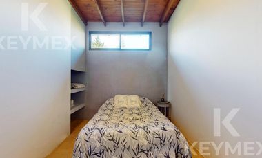Casa, Parque, Quincho y Pileta en Venta
