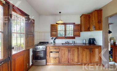 Casa, Parque, Quincho y Pileta en Venta