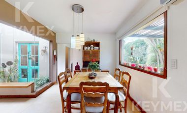 Casa, Parque, Quincho y Pileta en Venta