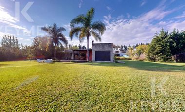 Casa, Parque, Quincho y Pileta en Venta