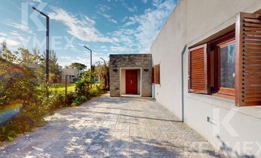 Casa, Parque, Quincho y Pileta en Venta