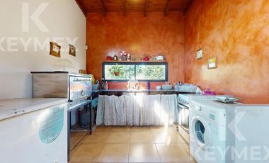 Casa, Parque, Quincho y Pileta en Venta