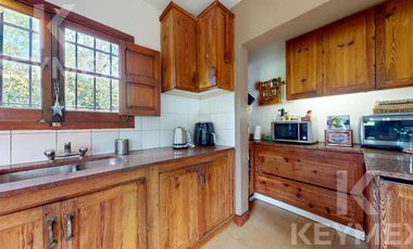 Casa, Parque, Quincho y Pileta en Venta