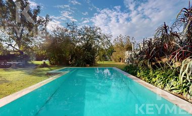 Casa, Parque, Quincho y Pileta en Venta