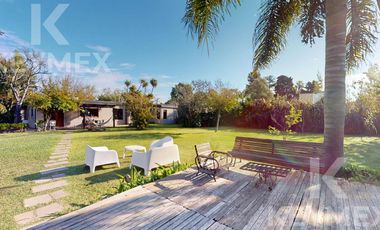 Casa, Parque, Quincho y Pileta en Venta