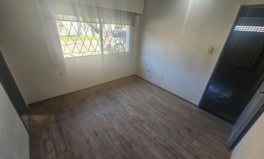 CASA 4 AMB. CON COCHERA