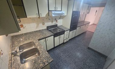 CASA 4 AMB. CON COCHERA