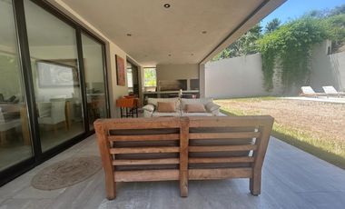 Casa en villa allende