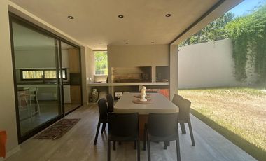 Casa en villa allende