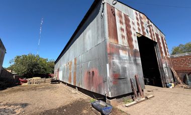 Galpón - 320 m2 cubiertos - Lote 1200 m2 -Berazategui