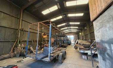 Galpón - 320 m2 cubiertos - Lote 1200 m2 -Berazategui