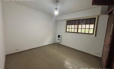 Venta Olivos PH 4 ambientes   jardín sin expensas