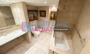 VENTA O ALQUILER - CASA 5 AMB. CON PATIO, TZA, COCHERA Y ASCENSOR EN VILLA DEVOTO