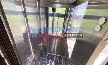 VENTA O ALQUILER - CASA 5 AMB. CON PATIO, TZA, COCHERA Y ASCENSOR EN VILLA DEVOTO