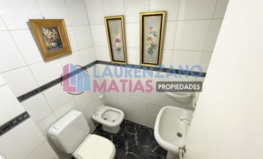 VENTA O ALQUILER - CASA 5 AMB. CON PATIO, TZA, COCHERA Y ASCENSOR EN VILLA DEVOTO