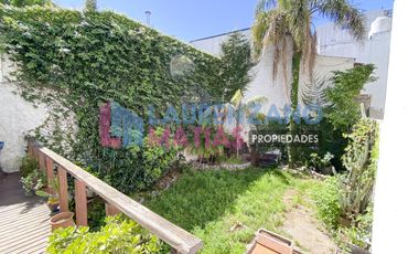 VENTA O ALQUILER - CASA 5 AMB. CON PATIO, TZA, COCHERA Y ASCENSOR EN VILLA DEVOTO