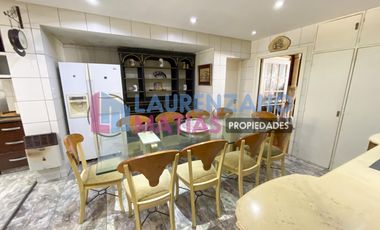 VENTA O ALQUILER - CASA 5 AMB. CON PATIO, TZA, COCHERA Y ASCENSOR EN VILLA DEVOTO