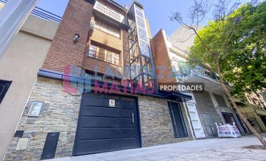 VENTA O ALQUILER - CASA 5 AMB. CON PATIO, TZA, COCHERA Y ASCENSOR EN VILLA DEVOTO