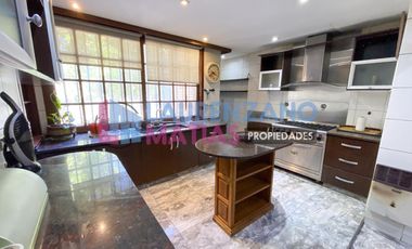 VENTA O ALQUILER - CASA 5 AMB. CON PATIO, TZA, COCHERA Y ASCENSOR EN VILLA DEVOTO