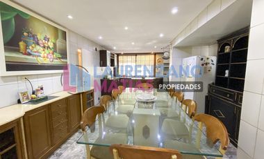 VENTA O ALQUILER - CASA 5 AMB. CON PATIO, TZA, COCHERA Y ASCENSOR EN VILLA DEVOTO