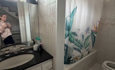 Casa en Olivos con parque y cochera
