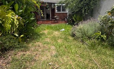 Casa en Olivos con parque y cochera