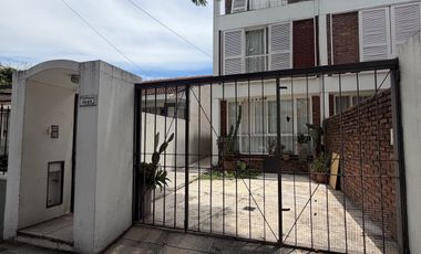 Casa en Olivos con parque y cochera