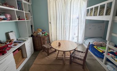 Casa en Olivos con parque y cochera