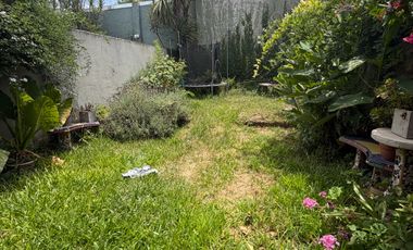 Casa en Olivos con parque y cochera