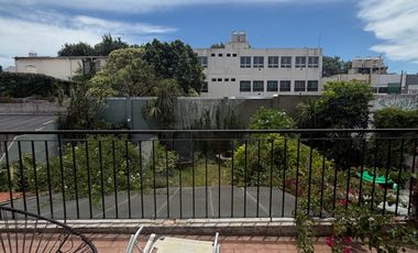 Casa en Olivos con parque y cochera