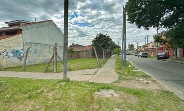 Terreno en venta Equina San Martin y Fourier