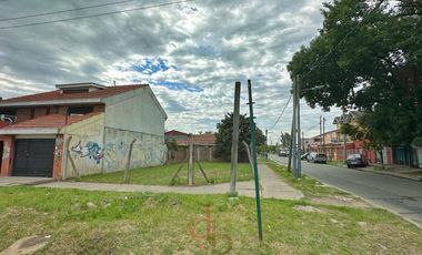 Terreno en venta Equina San Martin y Fourier