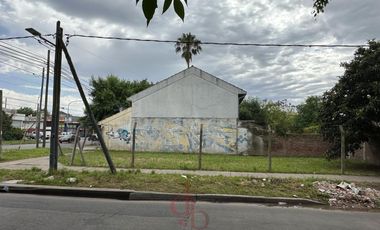 Terreno en venta Equina San Martin y Fourier