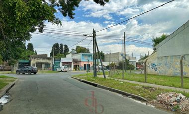 Terreno en venta Equina San Martin y Fourier