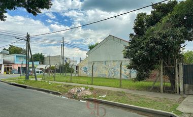 Terreno en venta Equina San Martin y Fourier