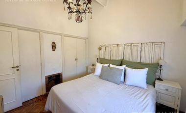 Venta casa 4 ambientes con jardín y pileta en Olivos
