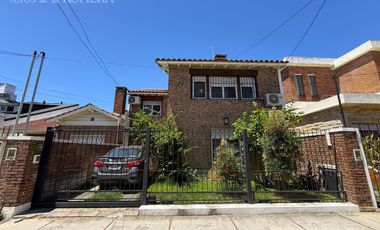 Venta casa 4 ambientes con jardín y pileta en Olivos